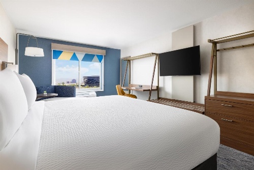 Holiday Inn Express Las Vegas South image 2